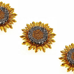 Spedizione Gratuita Elegante Spilla a Forma di Girasole con Strass 60mm Placcata Oro - Product Image 6
