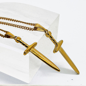 Colgante de acero inoxidable con forma de espada para hombre, joyería Punk, cuchillo de armas cortas - Product Image 2