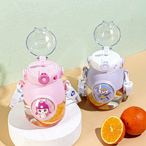 Nueva Botella de Agua de Plástico con Correa para Niños, Diseño Veraniego y Moderno para la Escuela - Product Image 1