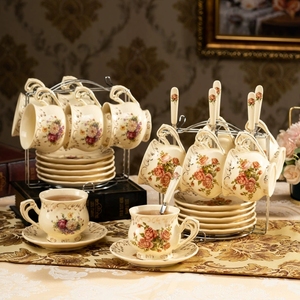Tasse à café en céramique de luxe léger européen, pratique pour le thé anglais de l'après-midi, pour la maison et le bureau, ensemble de tasses à thé fleuri - Product Image 1