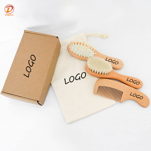 Juego de 3 cepillos de pelo para bebé de cerdas de cabra súper suaves de madera para <span class=keywords><strong>recién</strong></span> <span class=keywords><strong>nacidos</strong></span> con logotipo personalizado - Product Image 6