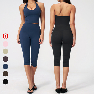 Conjunto Deportivo de 2 Piezas <span class=keywords><strong>para</strong></span> <span class=keywords><strong>Mujer</strong></span>: Top Halter con Logotipo Personalizado y Leggings Capri de Cintura Alta <span class=keywords><strong>para</strong></span> Yoga, Gimnasio, Fitness y Entrenamiento - Product Image 1