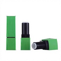 Contenants de tubes de rouge à lèvres carrés vides de conception personnalisée OEM Emballage cosmétique en plastique pour brillant à lèvres de 8ml
