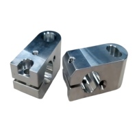 Support de Guidon de Moto Usiné CNC sur Mesure en Aluminium Anodisé Argenté avec Composants Chromés Durs