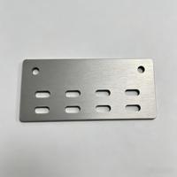 Plaque de réglage à fentes de haute précision découpée au laser en tôle, avec trous ronds fendus