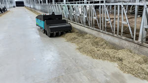 Équipement d'automatisation des exploitations laitières, robot électrique de poussée d'aliments, robot pousseur d'aliments pour les piles d'aliments épais, écurie à enclos libre / enclos à enclos fermé - Product Image 2