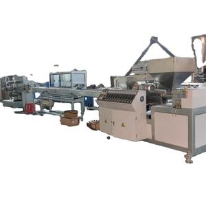 Equipo de extrusión de ratán sintético para muebles de exterior Línea de producción de tiras de mimbre <span class=keywords><strong>PP</strong></span>/<span class=keywords><strong>PE</strong></span> con componentes de tornillo de motor central - Product Image 1