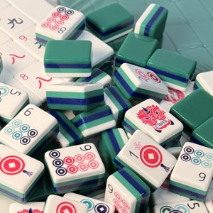 Donkergroene acryl Amerikaanse Mahjong-tegels fabrieksgegraveerd ontwerp duurzaam gladde randen bulkset familiespelavonden cadeaus - Product Image 1