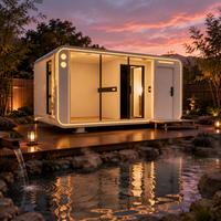 Capsule spatiale mobile de luxe illuminée, maison de villégiature extérieure avec SPA et sauna à eau chaude, séjour panoramique en verre