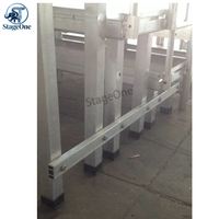 Scène de chorale modulaire à pieds fixes en alliage d'aluminium, stable, avec une capacité de charge de 1000 kg, pour événements scolaires et compétitions