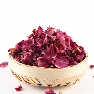 Pétales de <span class=keywords><strong>Rose</strong></span> rouge séchées de haute qualité pétale de fleur de <span class=keywords><strong>Rose</strong></span> comestible pour la décoration de gâteau de thé confettis de mariage bougie fabrication de savon - Product Image 1