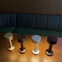 Lampe de table LED à oxydation d'aluminium moderne 5200mAh charge sans fil à piles de haute qualité pour restaurant bar décoratif