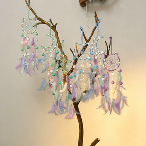 <span class=keywords><strong>Attrape</strong></span>-rêves bohème fait main |   Décoration murale <span class=keywords><strong>en</strong></span> <span class=keywords><strong>macramé</strong></span> avec breloques chat, lune, étoile et plumes pour chambre d'enfant, décoration de crèche - Product Image 1