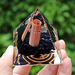 Pirámide de Cristal de Resina Epoxi, Adorno de Escritorio con Bobina de Cobre, Diseño Feng Shui, Decoración para el Hogar, Regalo - Product Image 4