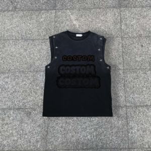 เสื้อกล้ามวินเทจทรงหลวม คอวี แบบย้อมสีเอซิด สไตล์สตรีทพิมพ์ลายตัวอักษรสำหรับผู้ชาย - Product Image 1