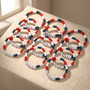 Pulsera de Cuentas de Arcilla Suave con Forma de Corazón, Temática de Fútbol Europeo Americano 2026, Colorida y Popular, 12 Piezas/Juego para Mujer - Product Image 2
