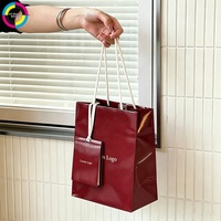 Sac en papier brillant personnalisé avec logo pour le commerce de détail et l'emballage cadeau