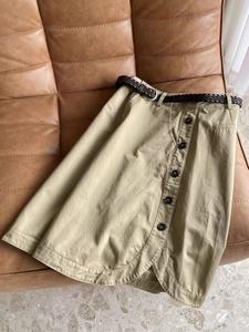 <span class=keywords><strong>Pantaloni</strong></span> Casual Larghi in Cotone Kaki da <span class=keywords><strong>Donna</strong></span>, con Cintura Decorativa e <span class=keywords><strong>Bottoni</strong></span> <span class=keywords><strong>Laterali</strong></span>, Gamba Larga e Lunghezza Corta - Product Image 3
