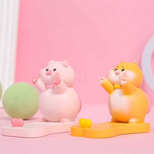 Dynamic Chai con Blessed <span class=keywords><strong>Porky</strong></span> Pig Cute Cell Phone Holder Desktop Creative Tablet Lazy Support Stand Relief Ornament - Product Image 2