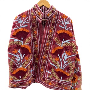 Veste en velours brodée de fleurs de marguerites roses antiques, fabriquée à la main à Jaipur, col mandarin élégant, style Suzani, charmante pour l'automne - Product Image 3