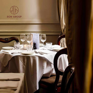 Sillas Clásicas de Madera Marrón Oscuro para Banquetes de Boda, Diseño de Respaldo Curvo para Eventos de Hotel y Ocasiones Formales, Asientos Duraderos - Product Image 6