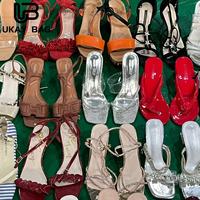 Sandales d'été d'occasion pour femmes S14 – Vente en gros de chaussures usagées, lots mixtes de sandales plates pour dames