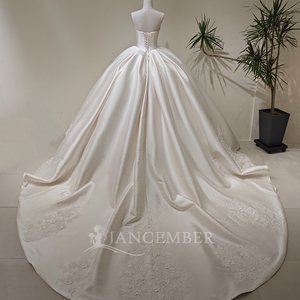 Robe de mariée longue en satin à col bateau, style classique moderne LY166, avec volants en dentelle, appliques en cristal, robe florale pour femmes - Product Image 2