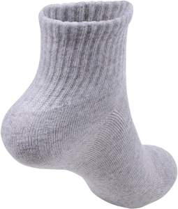 Chaussettes unies unies en polyester noir blanc gris unisexe pour hommes et femmes - Product Image 4