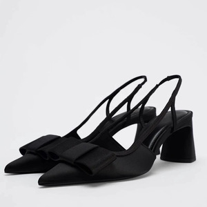 Sandalias de verano para exteriores, nuevos adornos de lazo negro de otoño con tacón de rocío, tacón grueso, tacones puntiagudos, estilo Baotou - Product Image 1