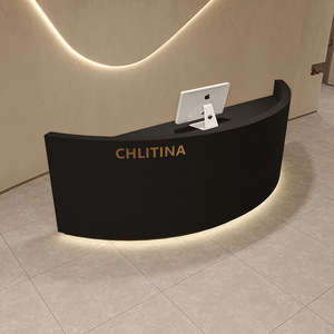Petit comptoir de réception Institut de luxe Spa commercial <span class=keywords><strong>Banque</strong></span> incurvée Comptoir de réception de bureau en bois avec mur arrière - Product Image 1