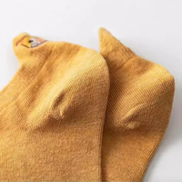 Vente en gros de chaussettes amusantes en coton doux et à coupe basse avec logo personnalisé pour femmes, chaussettes brodées et mignonnes pour femmes