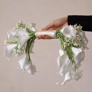 S3468F Charakter-Accessoires: Handgefertigter Brautstrauß oder Blumenstrauß mit Callas, Tulpen und Perlenkette - Product Image 6