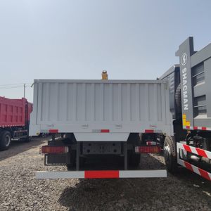 Camión Grúa Hidráulica de 10 Ruedas HOWO Chino, 20-25 Toneladas, 6x4, Camiones de Carga Equipados con Grúa de 6 Toneladas en Venta - Product Image 6