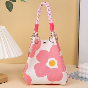 Grand <span class=keywords><strong>sac</strong></span> seau tissé en maille, mignon et spacieux, pour la plage, le travail, les trajets quotidiens ou une utilisation décontractée, avec deux boucles magnétiques ouvertes et poignées. - Product Image 5