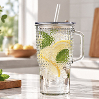 Gobelet de voyage en verre gaufré 1L avec poignée, paille réutilisable et couvercle anti-fuite, grand format, pour boissons, articles de bar, vente en gros, OEM