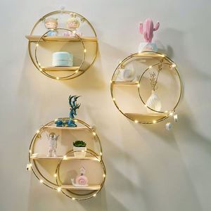 Estante de Pared Decorativo de Hierro sin Perforaciones con Luz, Estante de Almacenamiento para Decoración del Hogar, Adecuado para Sala de Estar y Dormitorio - Product Image 1
