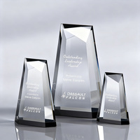 Nouveau design de trophée pyramidal en cristal K9 personnalisé pour la reconnaissance de la leadership corporatif
