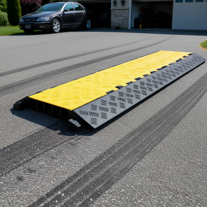 Rampa Protettiva per Cavi a 5 Canali in Gomma Resistente, Modello D0100HPBAHG, 35 Piedi - Product Image 2