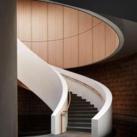 Escalier courbé sur mesure de haute qualité pour les lofts de luxe