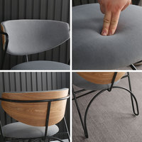 Ensemble table à manger et chaises de luxe nordique Chaises de dîner en métal au design moderne avec dossier souple pour la maison ou l'hôtel Café