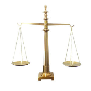 Venta al por mayor <span class=keywords><strong>de</strong></span> adornos metálicos a escala <span class=keywords><strong>de</strong></span> equilibrio creativos simples a la moda modernos personalizados para decoración <span class=keywords><strong>de</strong></span> escritorio <span class=keywords><strong>de</strong></span> bufetes <span class=keywords><strong>de</strong></span> <span class=keywords><strong>abogados</strong></span> artesanías <span class=keywords><strong>de</strong></span> metal - Product Image 1