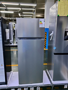 Refrigerador de Doble Puerta con Congelador Superior de 210L, Acero Inoxidable, Portátil, Color Plateado, Eficiente Energéticamente, Compacto, para el Hogar - Product Image 1