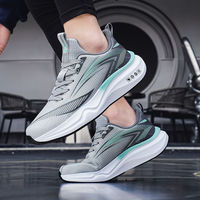 Sepatu Sneakers Pria 2025 Model Terbaru Warna Gradasi Ringan Bernapas Gaya Kasual untuk Jalan-Jalan Outdoor