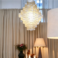 Lustre moderne sur mesure en albâtre, grand et carré, design empilé, lampe suspendue pour hall d'hôtel, réception, villa
