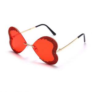 Gafas de Sol de Lujo Únicas 2022 con Montura de Diamantes Brillantes en Forma de Corazón, Gafas de Sol de Cristal con Forma de Mariposa para Mujer - Product Image 4