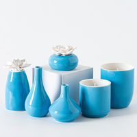 Cylindre en céramique Pot à bougie d'aromathérapie Diffuseur en porcelaine Conception gravée Peut être rempli Liquide de cire Comprend Planche à roseaux en céramique