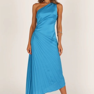 เดรสลำลองฤดูร้อนแบบใหม่ปี 2025  ไม่มีแขน เปิดหลัง เซ็กซี่ แฟชั่นใหม่  เดรสสีพื้นสำหรับผู้หญิง - Product Image 1