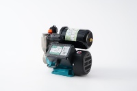 Pompa Cerdas Iron Head Tekanan Tinggi Self-Priming Otomatis Penuh Senyap Rumah Tangga Supercharging 0.5 HP Motor Tembaga OEM