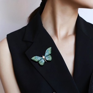 Broche de Mariposa con Degradado Vintage para Mujer, Elegante Broche de Aleación con Perlas, Accesorio de Moda - Product Image 1
