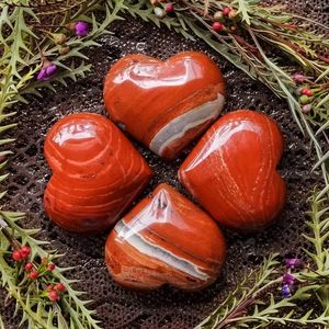 Vente en gros de sculptures de cristaux de guérison naturels, jaspe rouge poli, cœur d'amour pour la décoration - Product Image 1